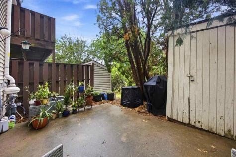 406 Hawaii Court Iowa City IA 52246