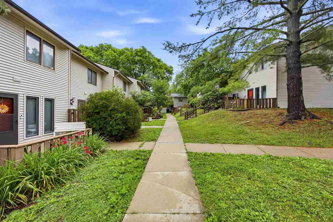 406 Hawaii Court Iowa City IA 52246