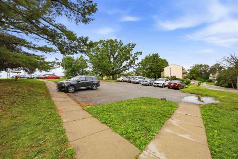 406 Hawaii Court Iowa City IA 52246