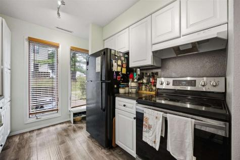 406 Hawaii Court Iowa City IA 52246