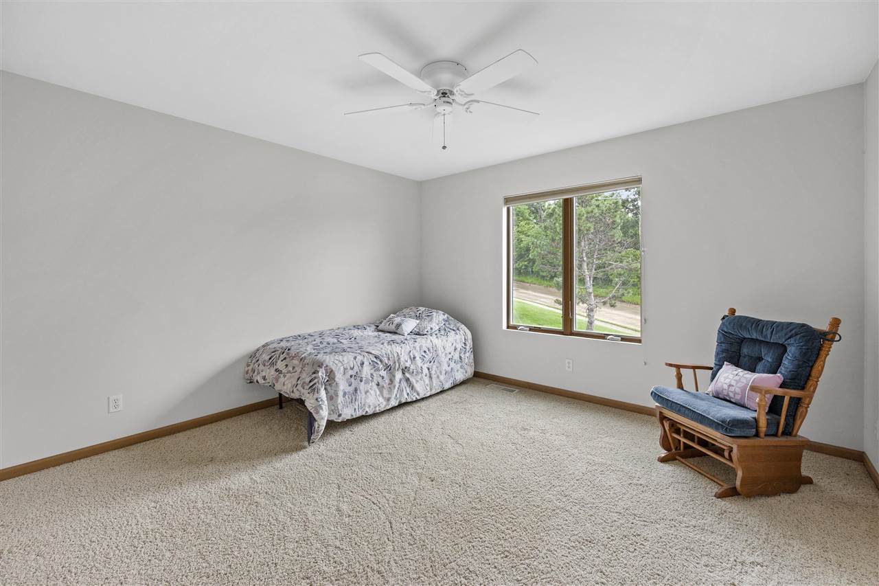 664 J Avenue NE Cedar Rapids IA 52402