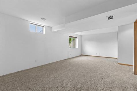 664 J Avenue NE Cedar Rapids IA 52402