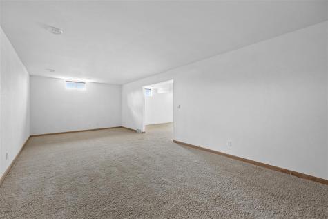 664 J Avenue NE Cedar Rapids IA 52402