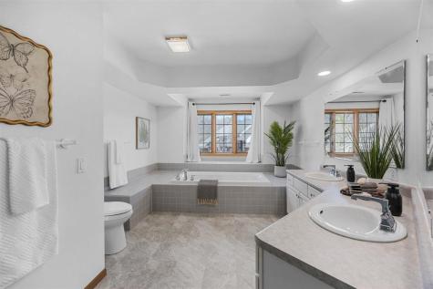 15 Camborne Circle Iowa City IA 52245