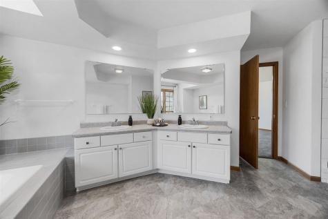 15 Camborne Circle Iowa City IA 52245