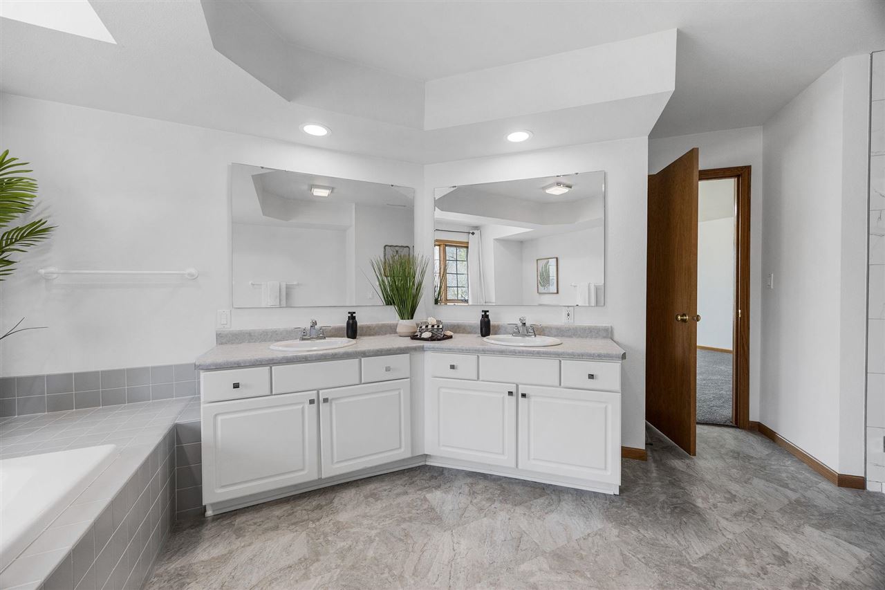 15 Camborne Circle Iowa City IA 52245