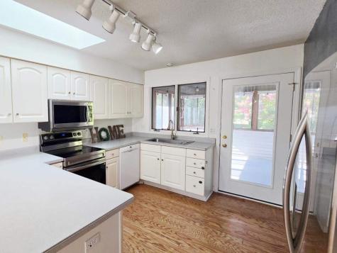 832 West Side Drive Iowa City IA 52246