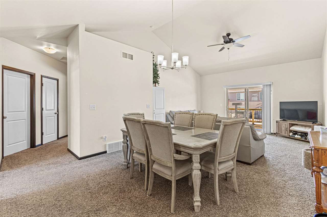 218 Prairie Rose Lane Solon IA 52333