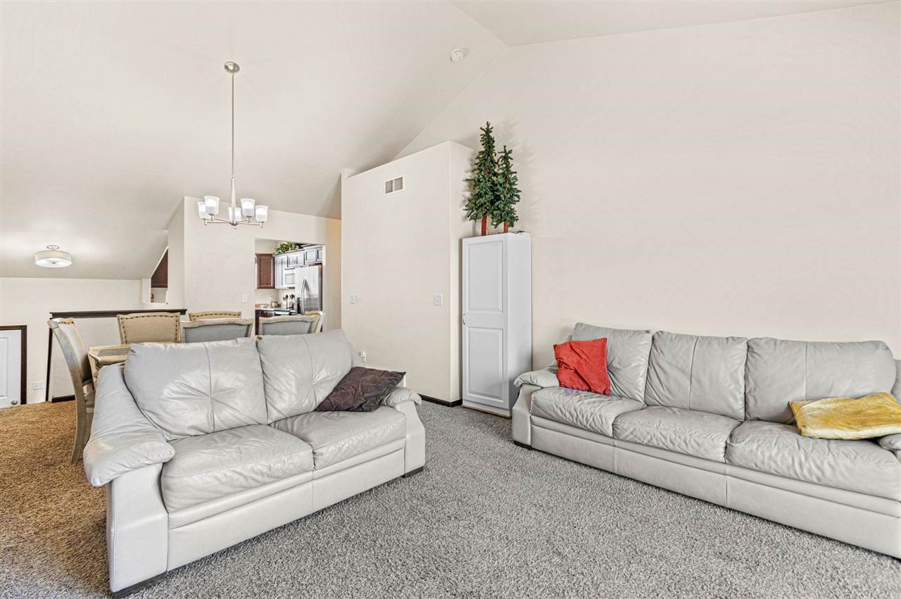 218 Prairie Rose Lane Solon IA 52333