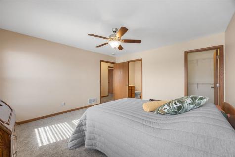 552 Meadow Oak Circle Fairfax IA 52228