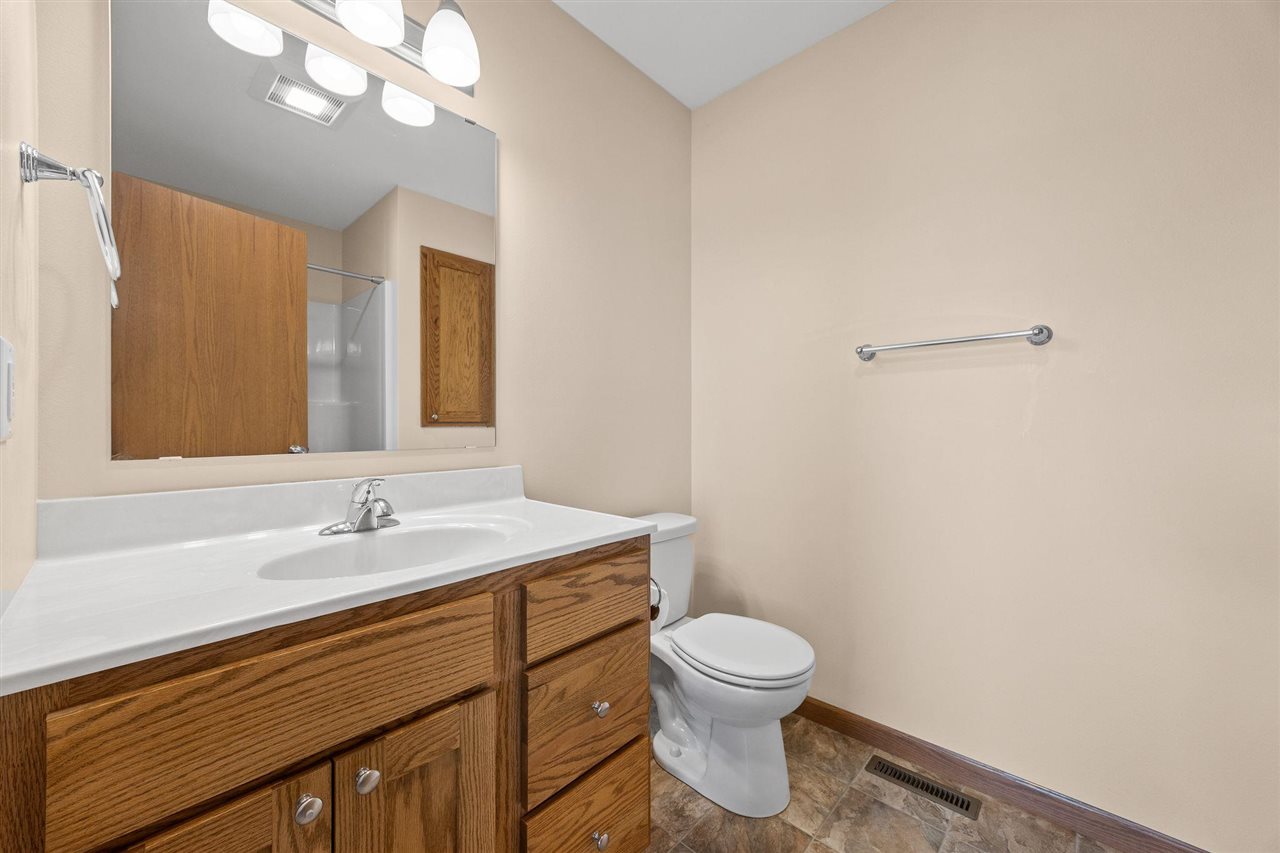 552 Meadow Oak Circle Fairfax IA 52228