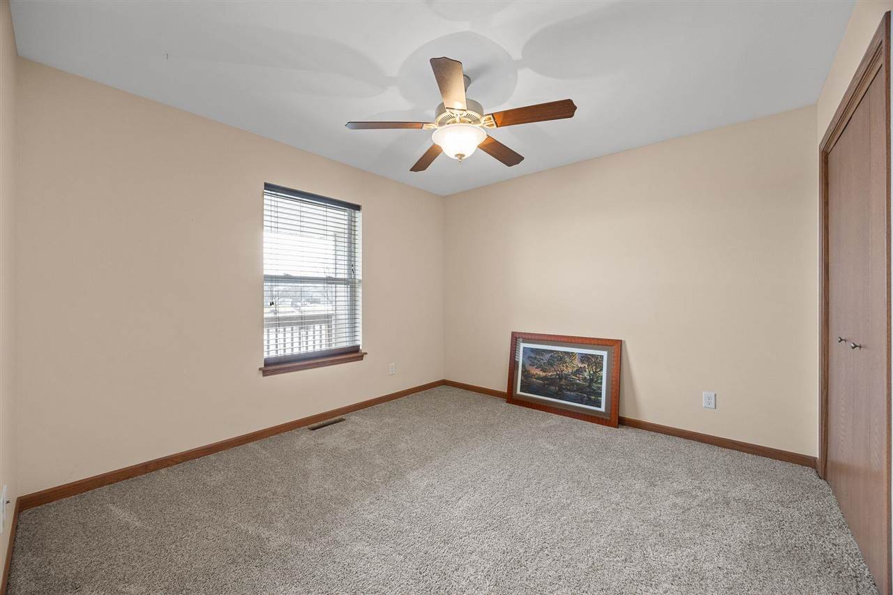 552 Meadow Oak Circle Fairfax IA 52228