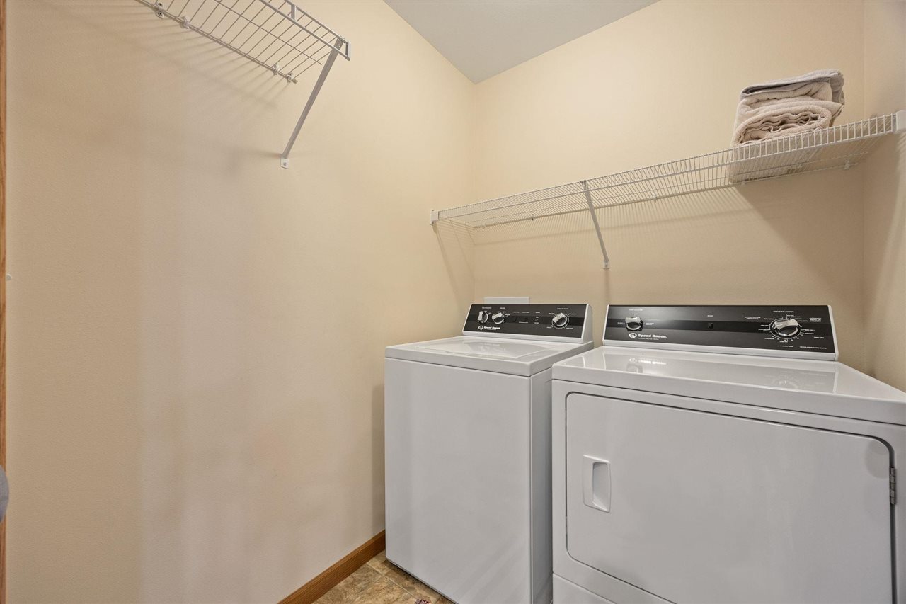 552 Meadow Oak Circle Fairfax IA 52228