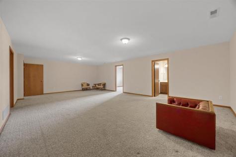 552 Meadow Oak Circle Fairfax IA 52228