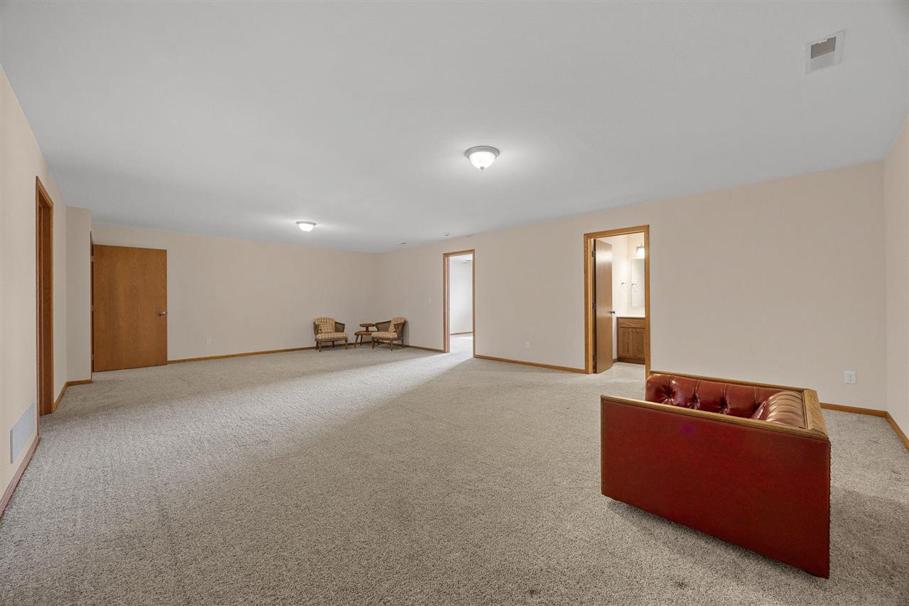 552 Meadow Oak Circle Fairfax IA 52228