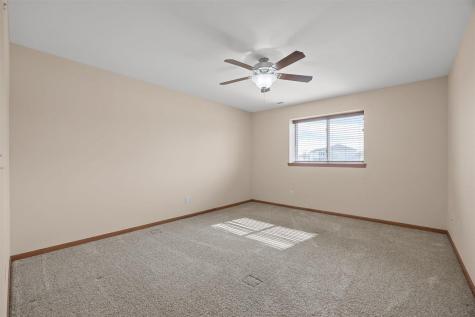 552 Meadow Oak Circle Fairfax IA 52228