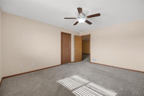 552 Meadow Oak Circle Fairfax IA 52228