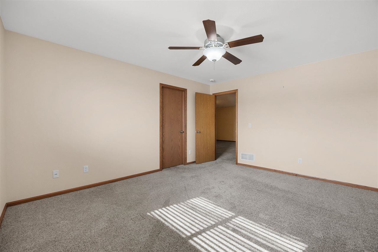 552 Meadow Oak Circle Fairfax IA 52228