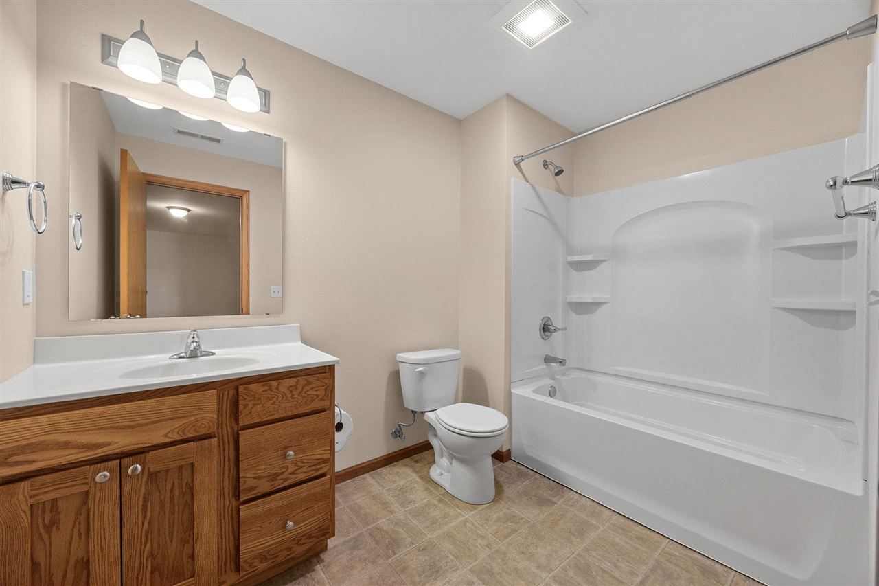 552 Meadow Oak Circle Fairfax IA 52228