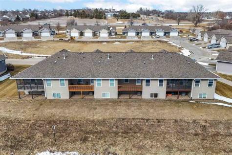 552 Meadow Oak Circle Fairfax IA 52228