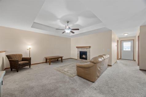 552 Meadow Oak Circle Fairfax IA 52228