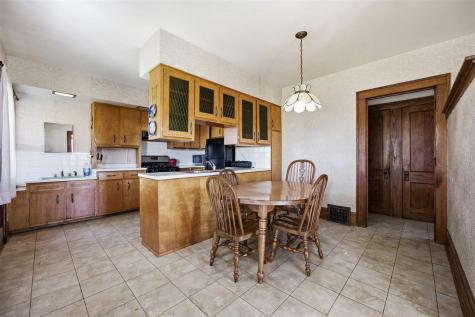 1981 White Oak Avenue Solon IA 52333