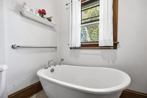 1981 White Oak Avenue Solon IA 52333