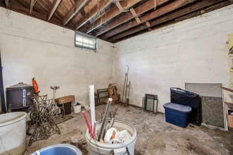 1981 White Oak Avenue Solon IA 52333