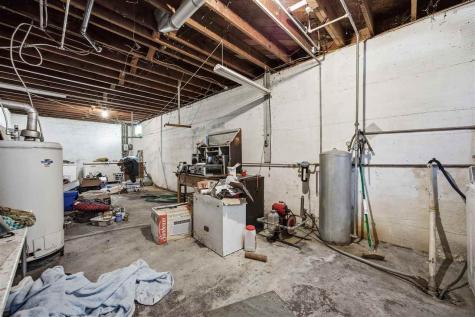 1981 White Oak Avenue Solon IA 52333