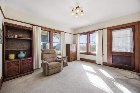 1981 White Oak Avenue Solon IA 52333