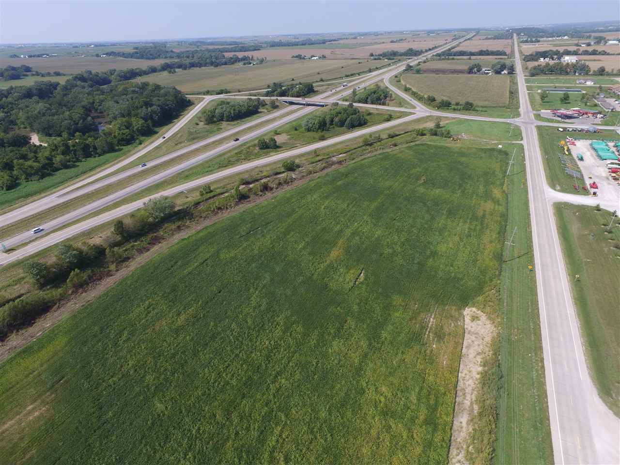 5231 Oak Crest Hill Road SE Hills IA 52235