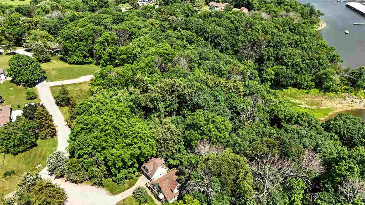 2771 Lake View NE Solon IA 52333