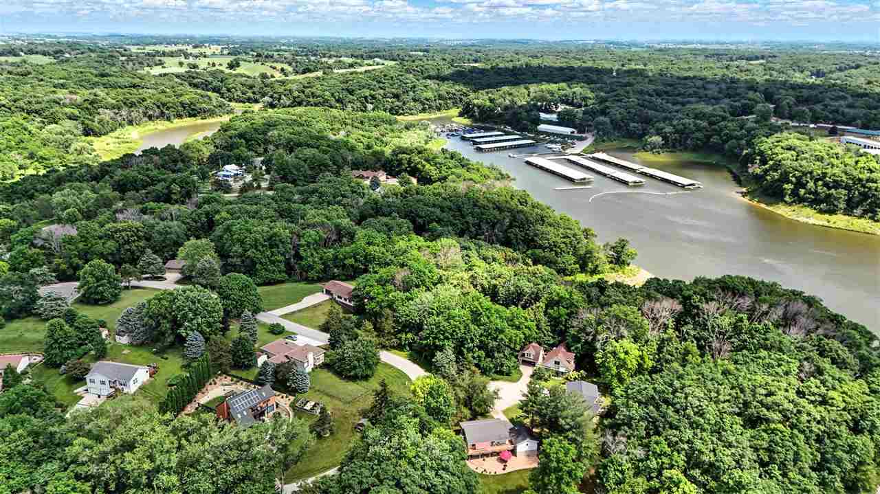 2771 Lake View NE Solon IA 52333