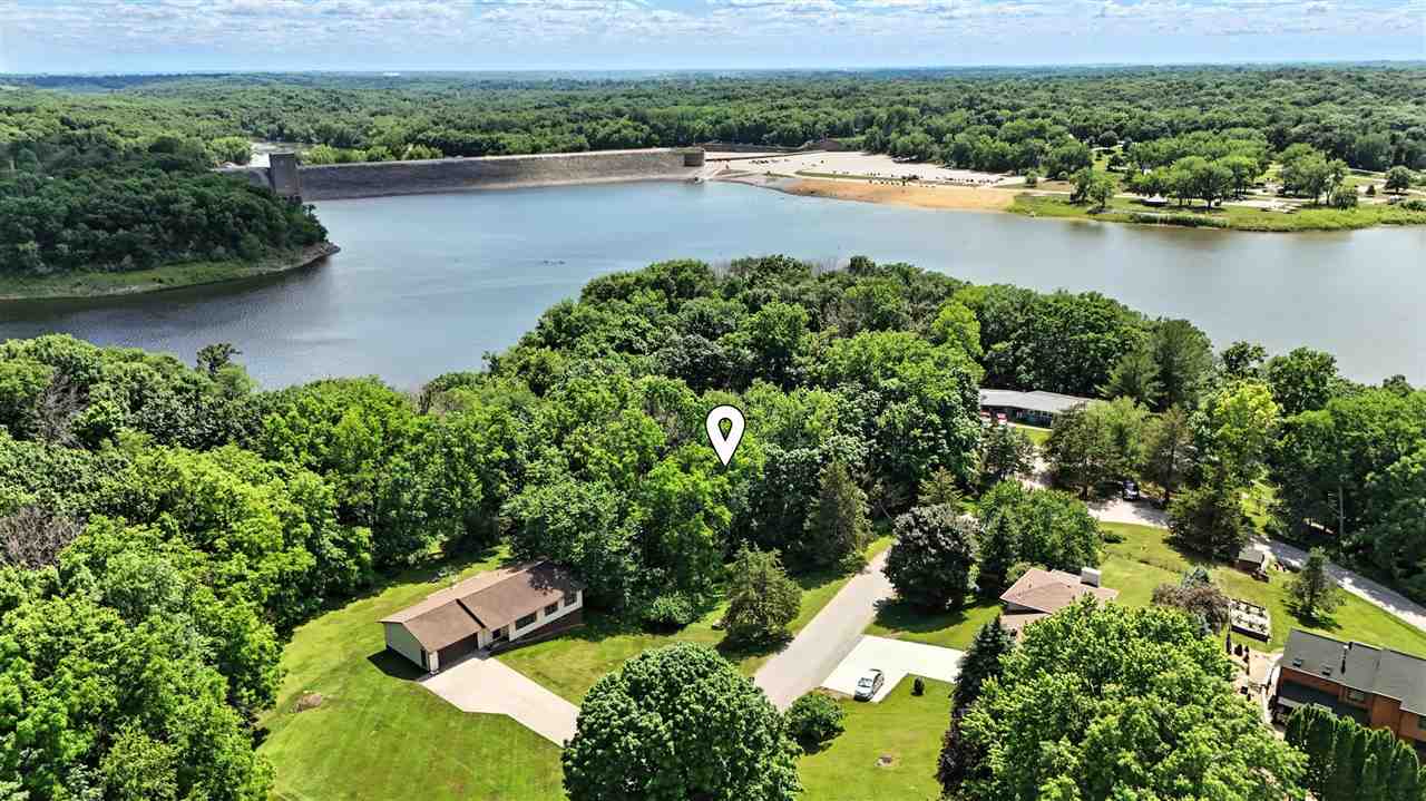 2771 Lake View NE Solon IA 52333