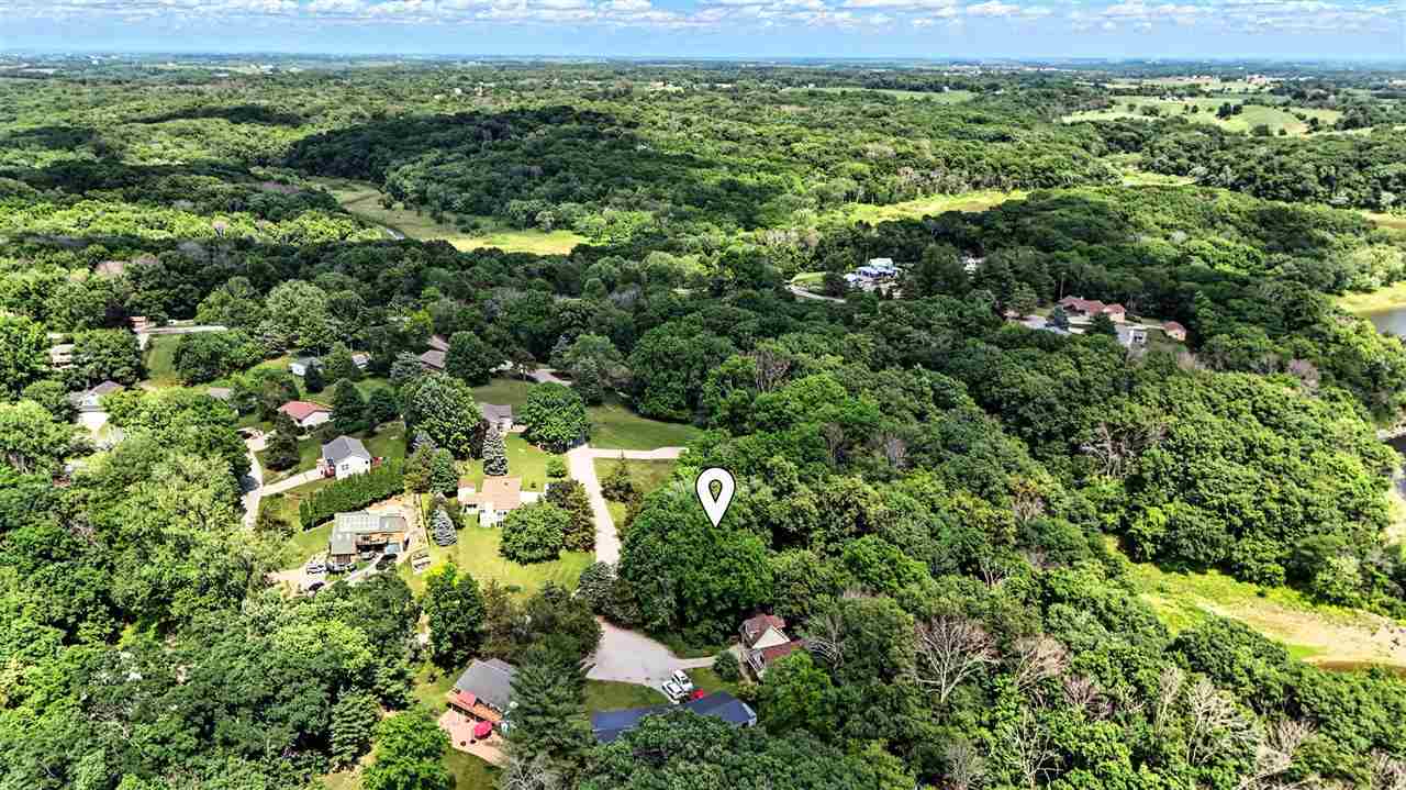 2771 Lake View NE Solon IA 52333