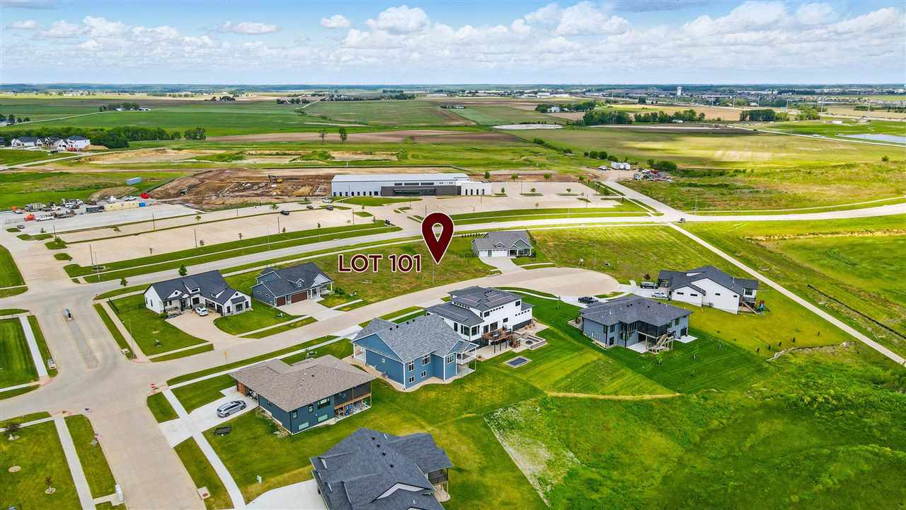1817 Green Oak Court Tiffin IA 52340