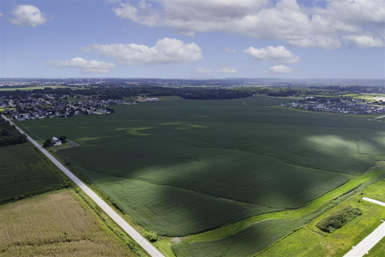 28.72 Acres M/l N Center Point Road Robins IA 52328