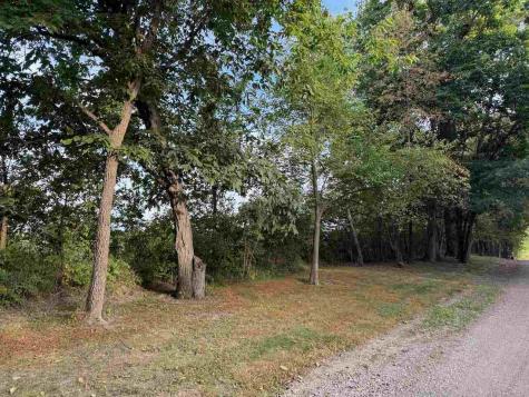25736 Golden Pond Lane Se, Lot 17 Lone Tree IA 52755