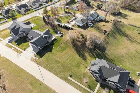 1722 Gardner Drive NW Cedar Rapids IA 52405