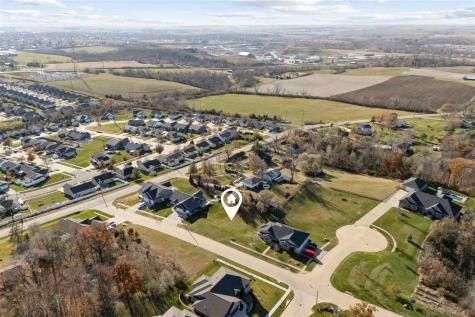 1722 Gardner Drive NW Cedar Rapids IA 52405
