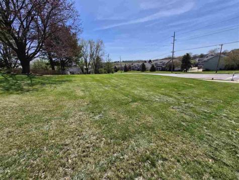 2377 Cae Drive Iowa City IA 52246