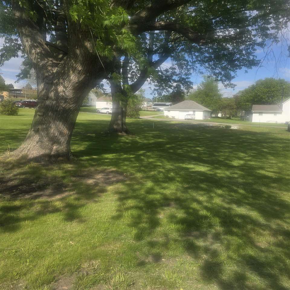 111 N High Avenue Oxford IA 52322
