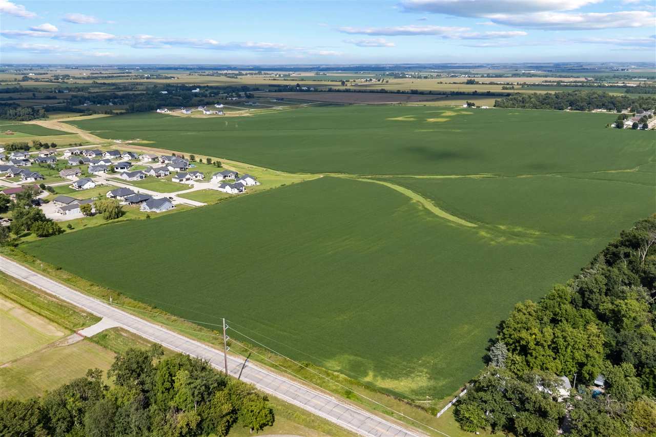 8.98 Acres M/l N Center Point Road Robins IA 52328