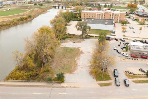 21 W Benton Street Iowa City IA 52246