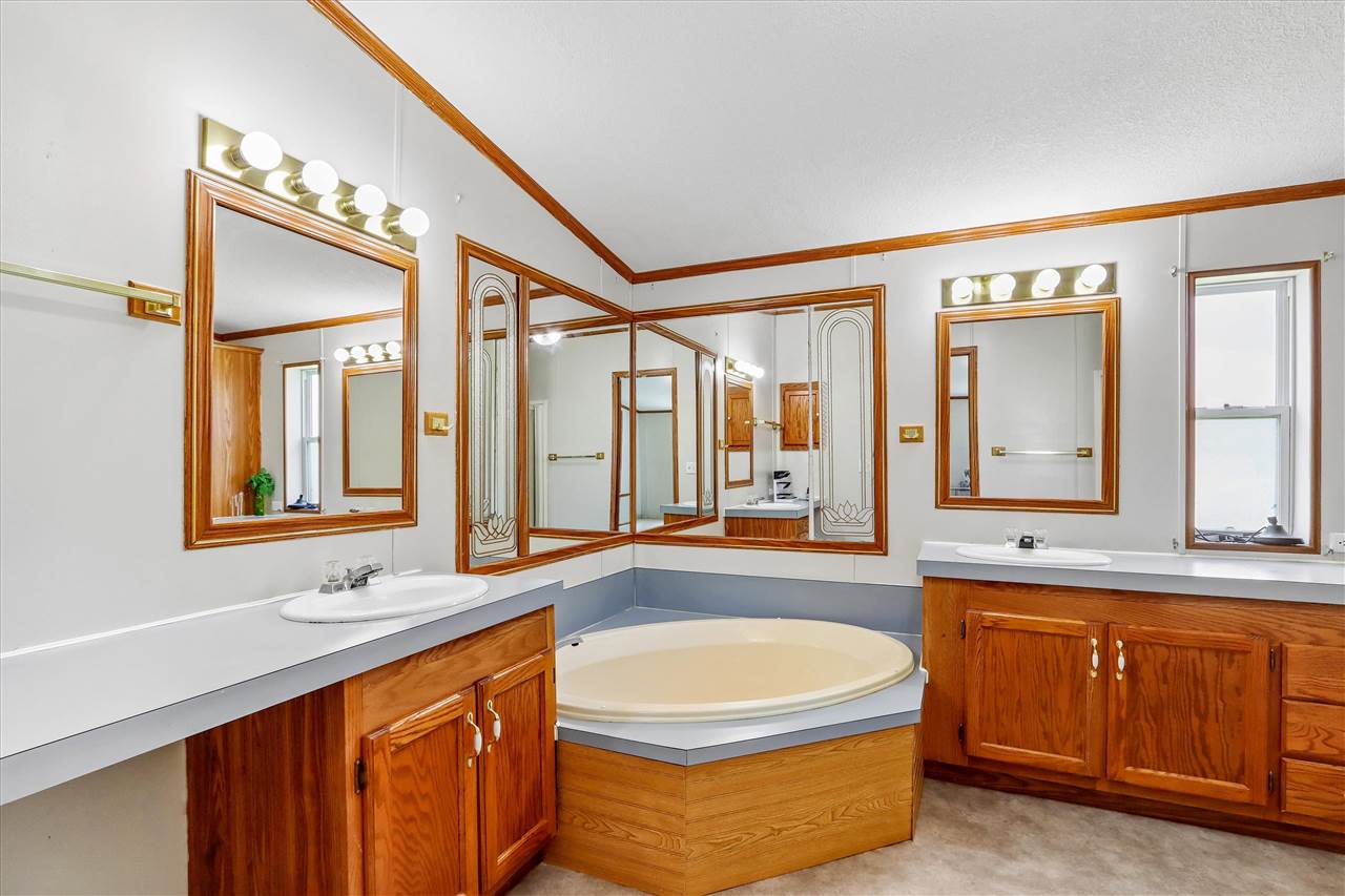 1668 Apache Drive Marion IA 52302