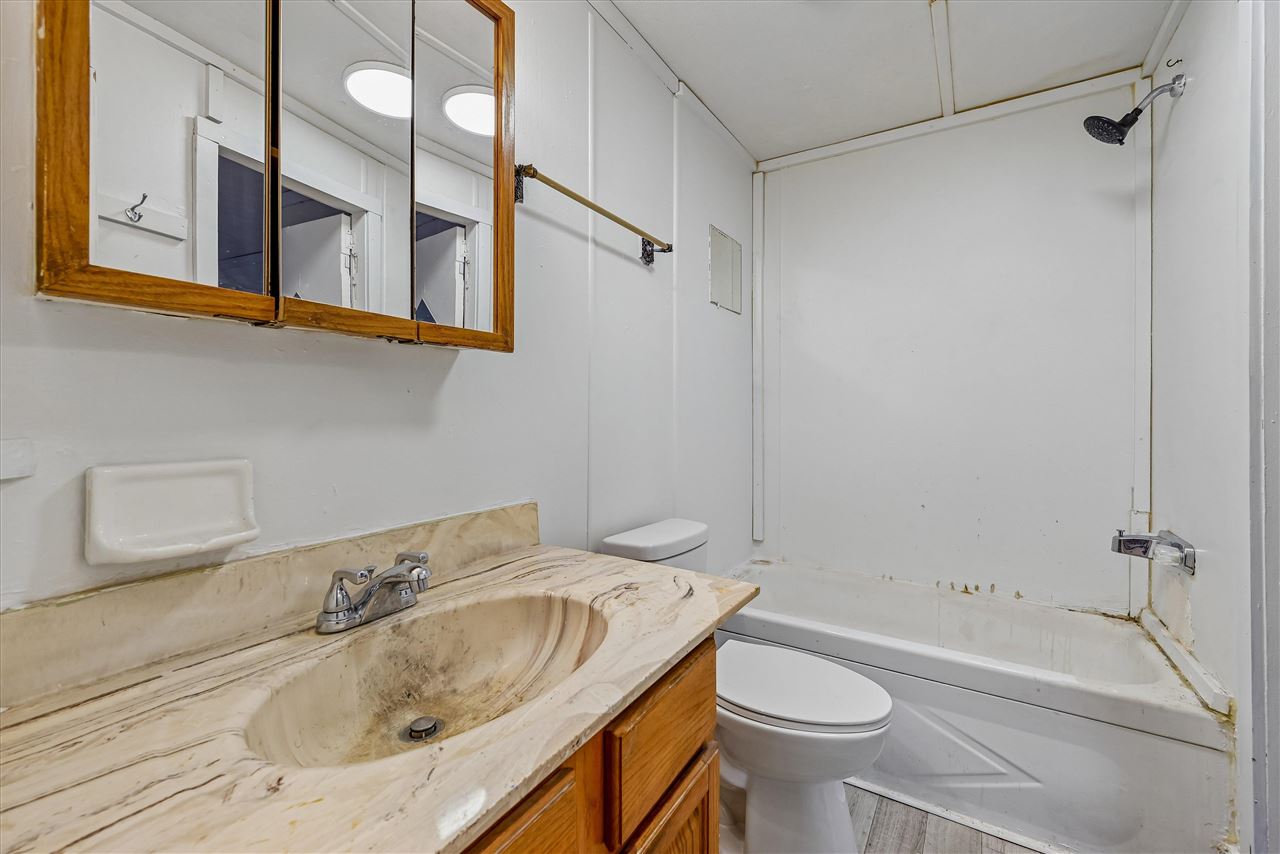 9710 York Street Anamosa IA 52205