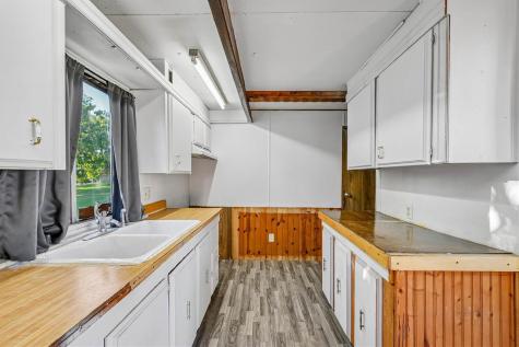9710 York Street Anamosa IA 52205