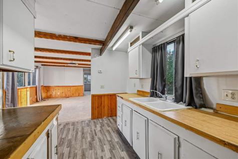 9710 York Street Anamosa IA 52205