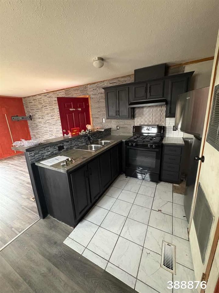 3451 Bristol Road Waterloo IA 50701