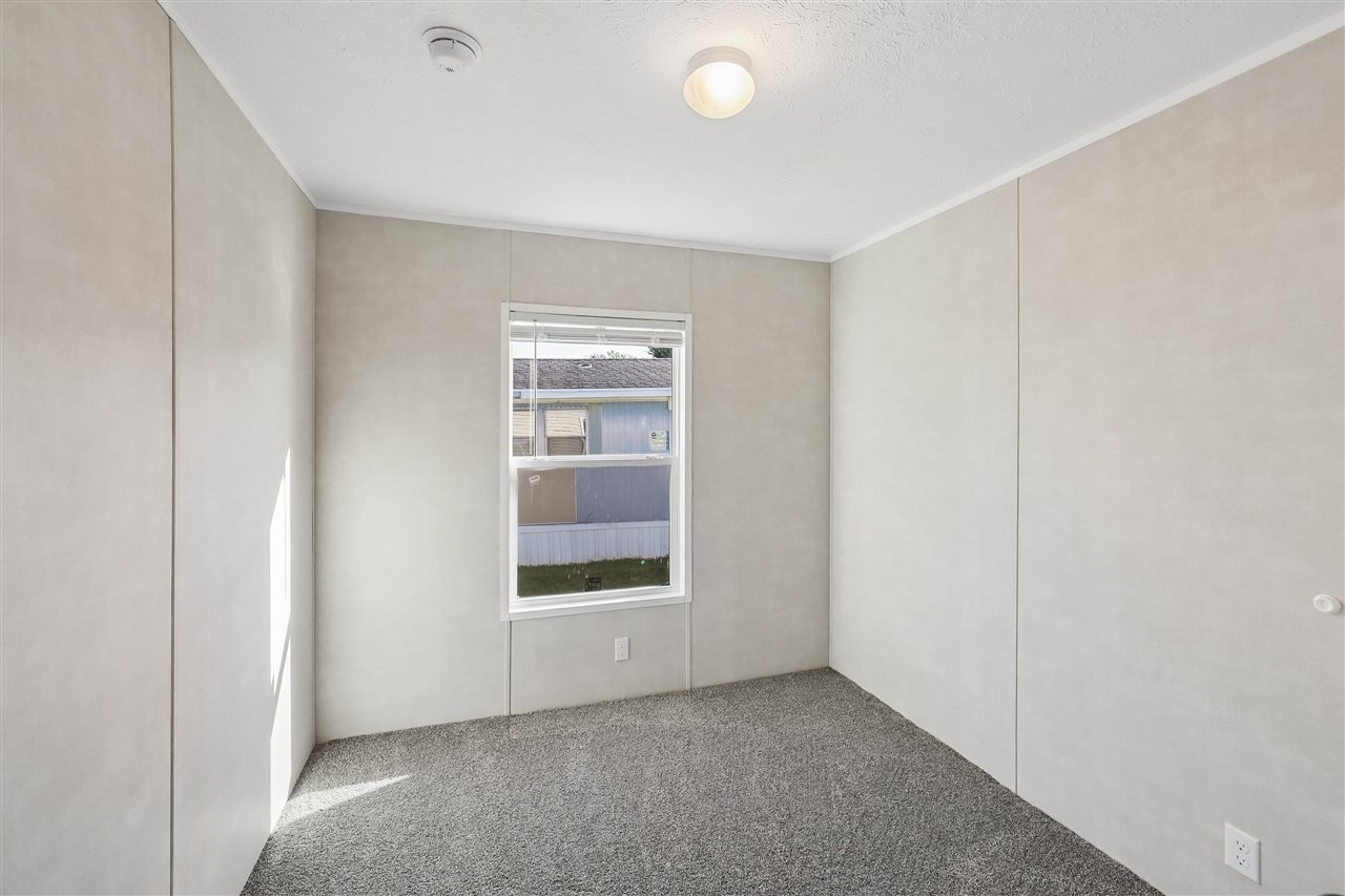 44 Gas Lantern Square Muscatine IA 52761
